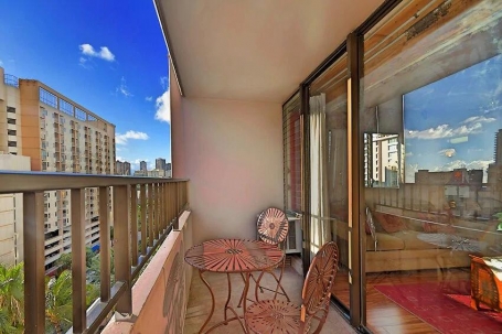 WAIKIKI,1BD CRN,FREE PARKING,WIFI, BEACH ITEMS ,CALLS, NETFLIX, YOU TUBE !